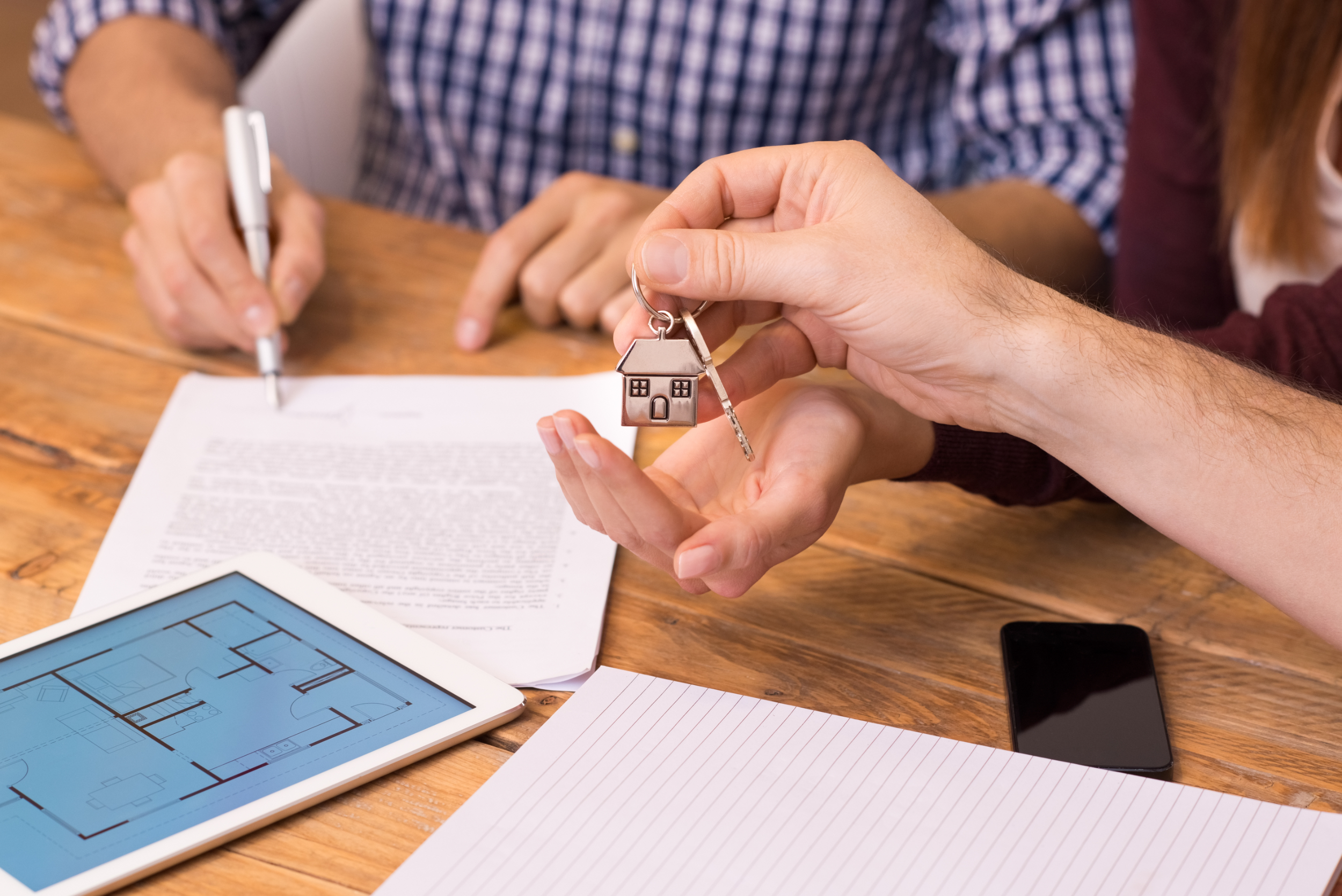 A builder handing over keys to a new home